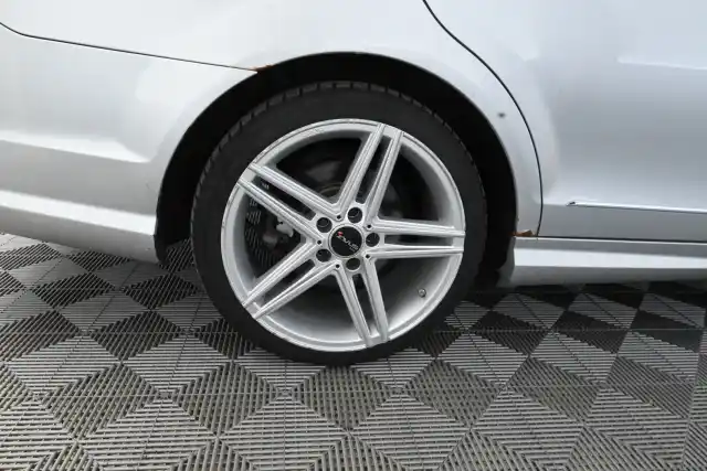 Hopea Sedan, Mercedes-Benz C – IOC-648