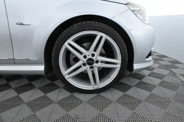 Hopea Sedan, Mercedes-Benz C – IOC-648