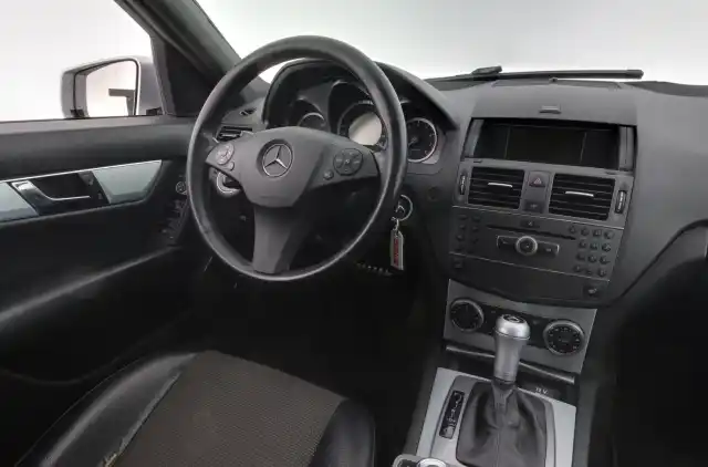 Hopea Sedan, Mercedes-Benz C – IOC-648