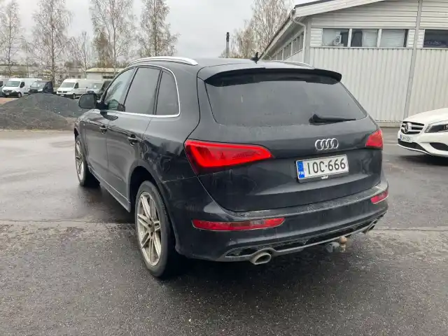 Musta Maastoauto, Audi Q5 – IOC-666
