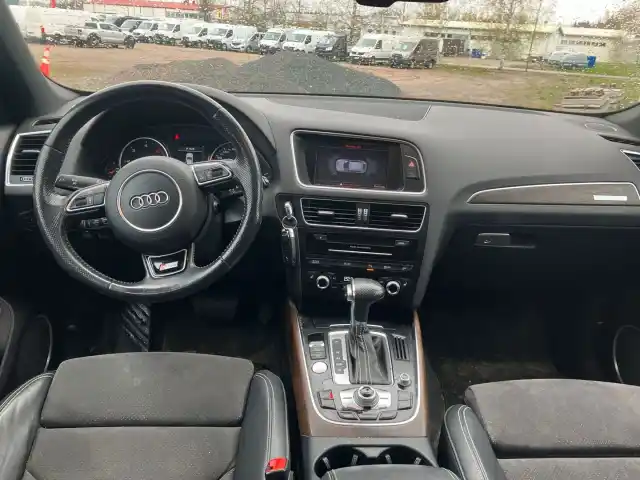 Musta Maastoauto, Audi Q5 – IOC-666