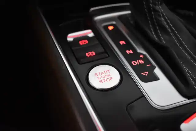 Musta Farmari, Audi Q5 – IOC-666