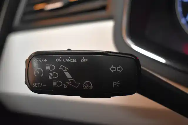 Punainen Viistoperä, Seat Arona – IOE-236