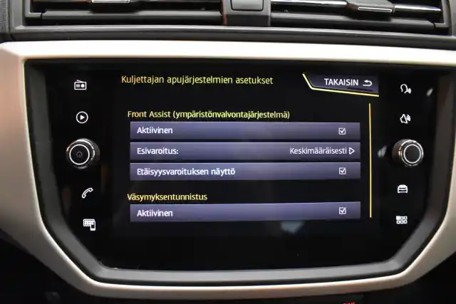 Punainen Viistoperä, Seat Arona – IOE-236