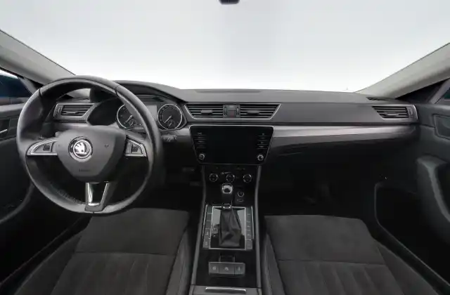 Sininen Farmari, Skoda Superb – IOE-362