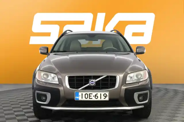 Beige Farmari, Volvo XC70 – IOE-619