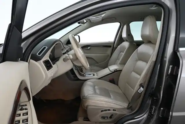 Beige Farmari, Volvo XC70 – IOE-619