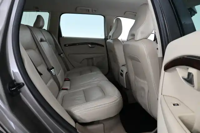 Beige Farmari, Volvo XC70 – IOE-619