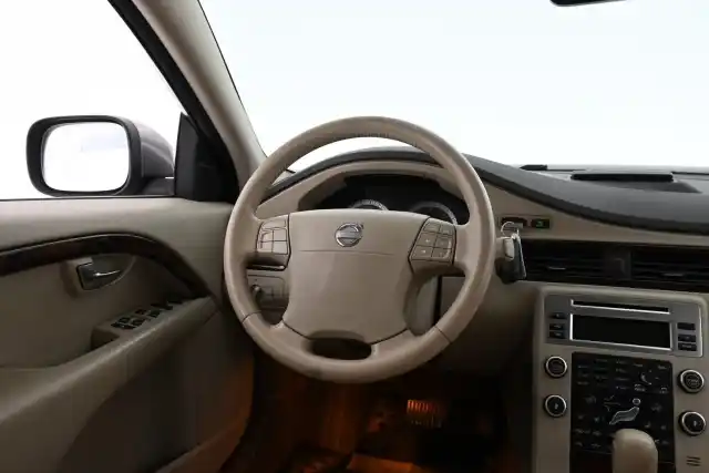 Beige Farmari, Volvo XC70 – IOE-619