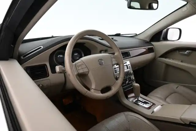 Beige Farmari, Volvo XC70 – IOE-619