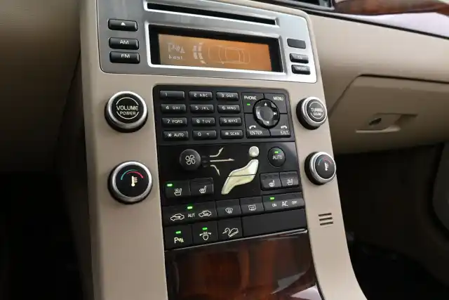 Beige Farmari, Volvo XC70 – IOE-619