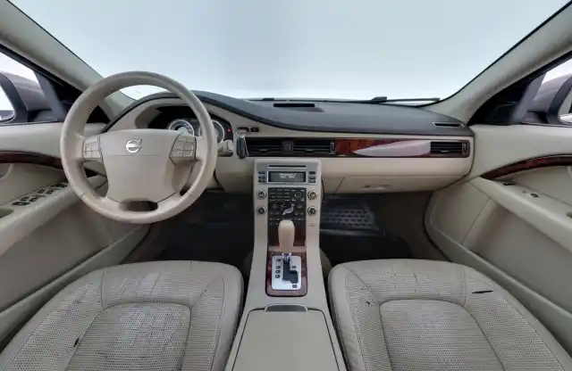 Beige Farmari, Volvo XC70 – IOE-619