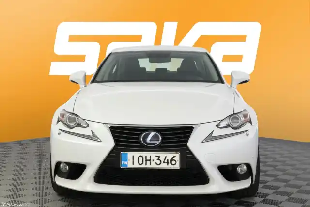 Valkoinen Sedan, Lexus IS – IOH-346