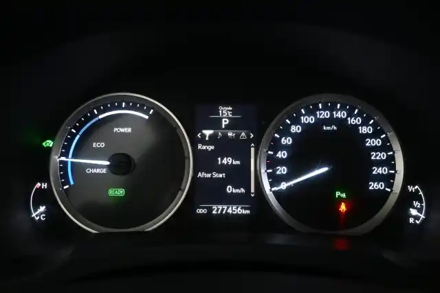 Valkoinen Sedan, Lexus IS – IOH-346