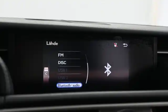 Valkoinen Sedan, Lexus IS – IOH-346