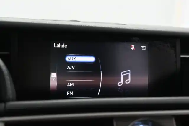 Valkoinen Sedan, Lexus IS – IOH-346
