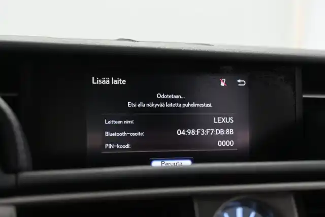 Valkoinen Sedan, Lexus IS – IOH-346