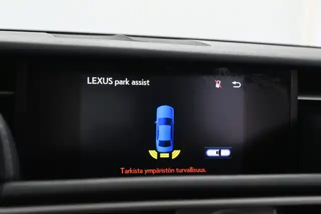 Valkoinen Sedan, Lexus IS – IOH-346