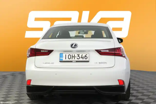 Valkoinen Sedan, Lexus IS – IOH-346