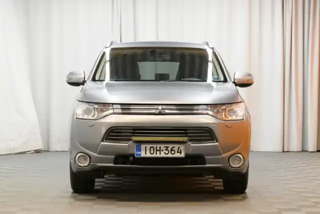 Harmaa Maastoauto, Mitsubishi Outlander – IOH-364