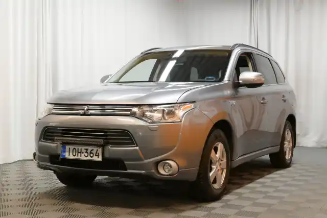 Harmaa Maastoauto, Mitsubishi Outlander – IOH-364