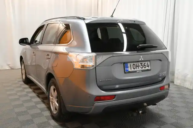 Harmaa Maastoauto, Mitsubishi Outlander – IOH-364