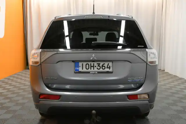 Harmaa Maastoauto, Mitsubishi Outlander – IOH-364