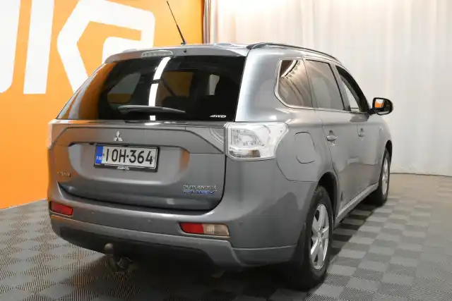 Harmaa Maastoauto, Mitsubishi Outlander – IOH-364