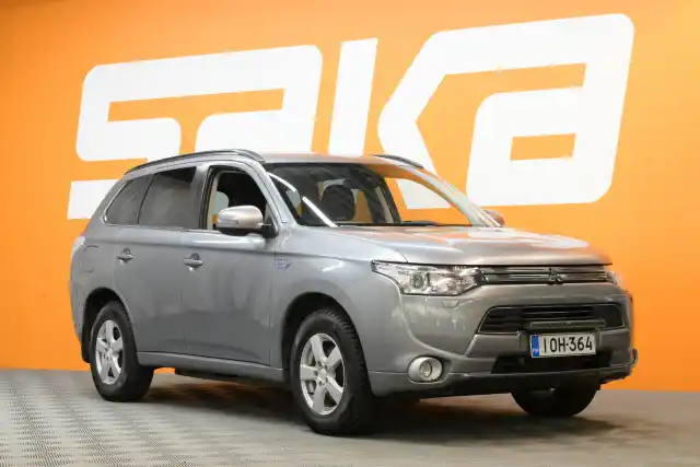 Harmaa Maastoauto, Mitsubishi Outlander – IOH-364