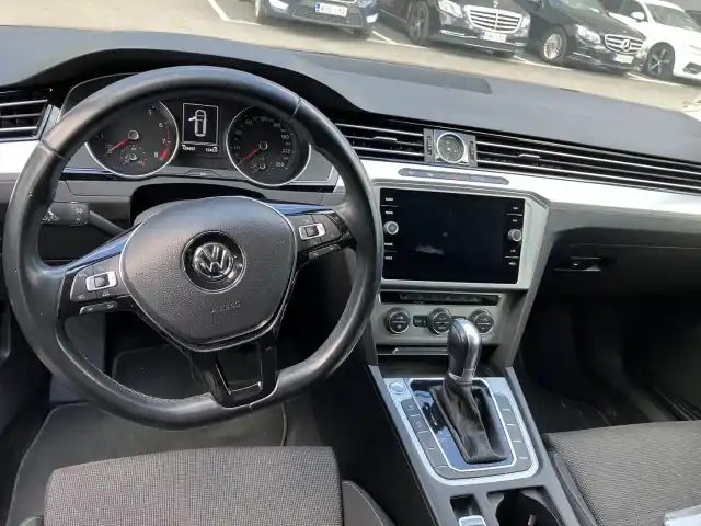 Sininen Farmari, Volkswagen Passat – IOH-585