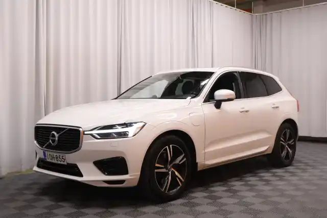 Valkoinen Maastoauto, Volvo XC60 – IOH-855