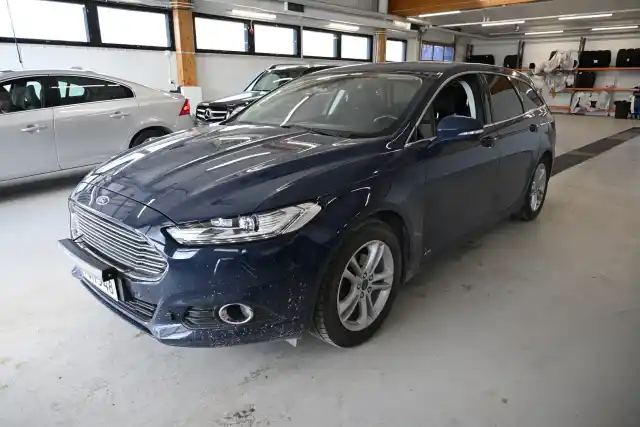 Sininen Farmari, Ford Mondeo – IOH-948