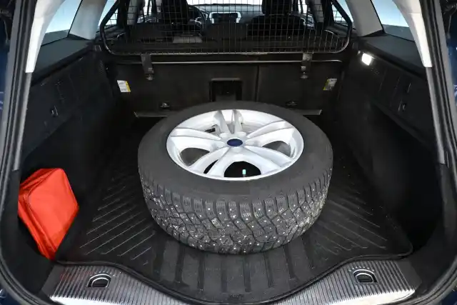 Sininen Farmari, Ford Mondeo – IOH-948