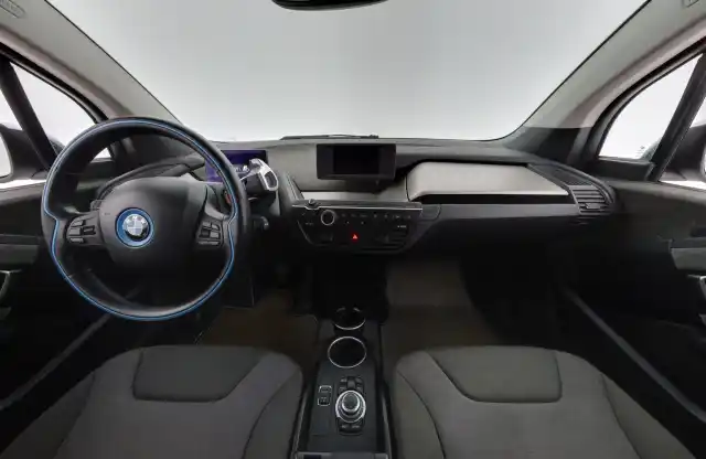 Sininen Viistoperä, BMW i3 – IOJ-295