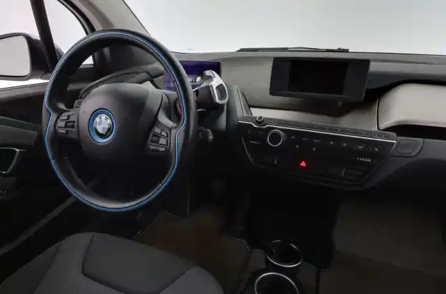 Sininen Viistoperä, BMW i3 – IOJ-295