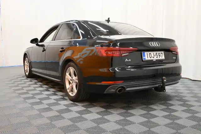 Musta Sedan, Audi A4 – IOJ-597