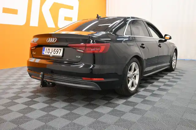 Musta Sedan, Audi A4 – IOJ-597