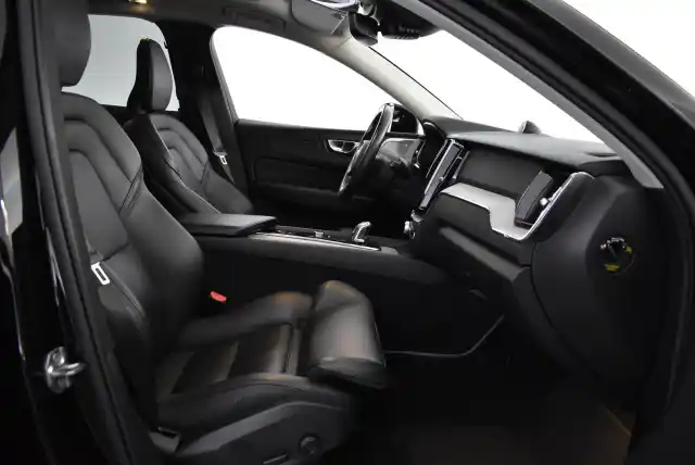 Musta Maastoauto, Volvo XC60 – IOK-129
