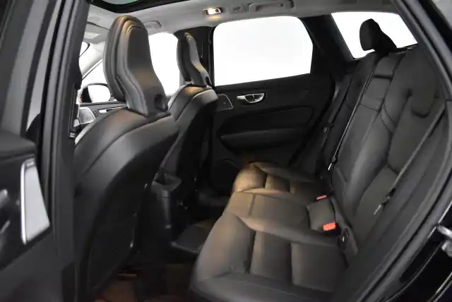 Musta Maastoauto, Volvo XC60 – IOK-129