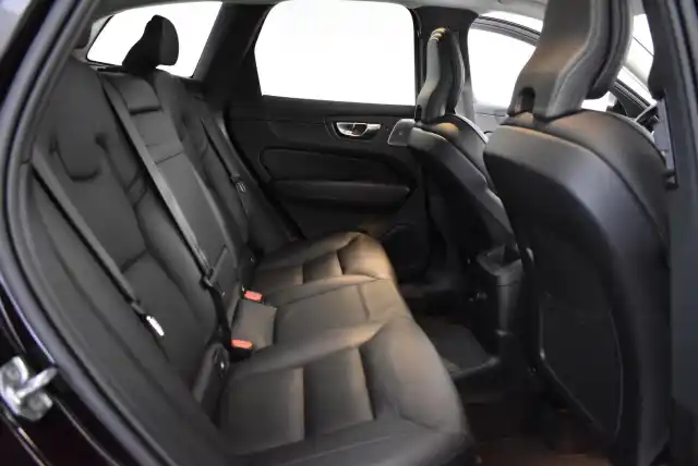 Musta Maastoauto, Volvo XC60 – IOK-129