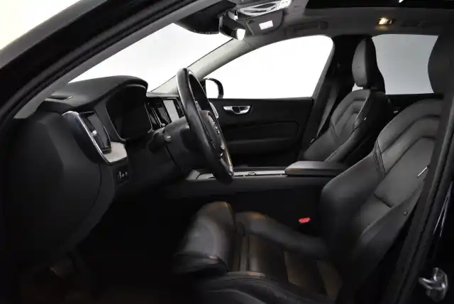 Musta Maastoauto, Volvo XC60 – IOK-129
