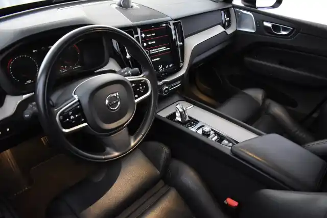 Musta Maastoauto, Volvo XC60 – IOK-129