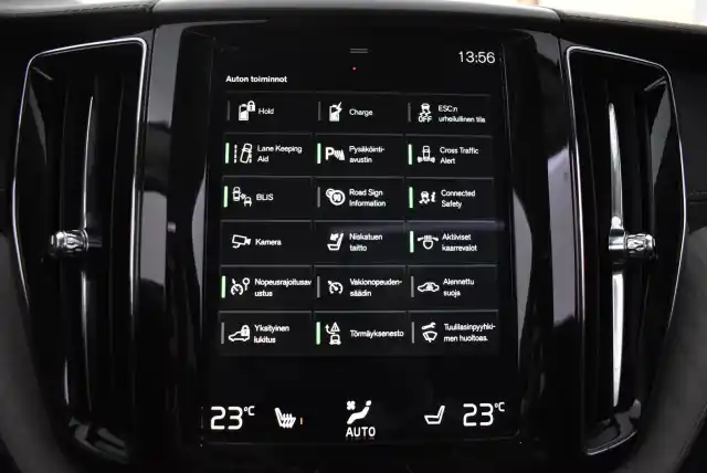 Musta Maastoauto, Volvo XC60 – IOK-129