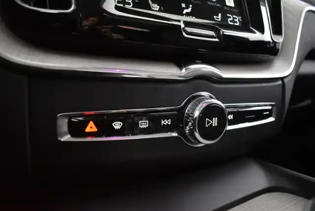 Musta Maastoauto, Volvo XC60 – IOK-129