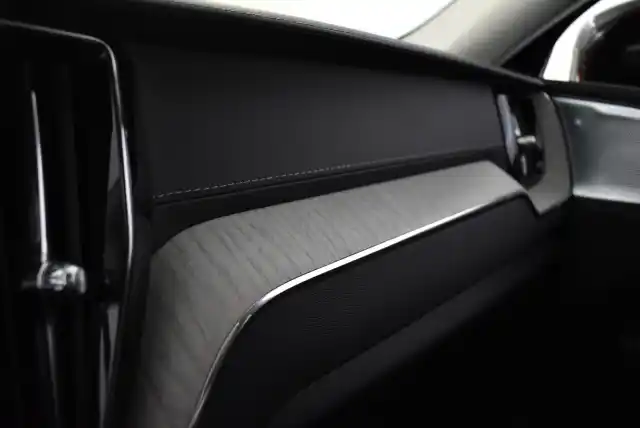 Musta Maastoauto, Volvo XC60 – IOK-129