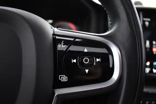 Musta Maastoauto, Volvo XC60 – IOK-129