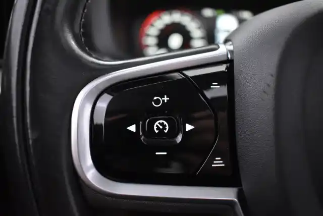 Musta Maastoauto, Volvo XC60 – IOK-129