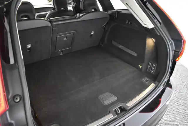 Musta Maastoauto, Volvo XC60 – IOK-129