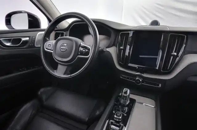 Musta Maastoauto, Volvo XC60 – IOK-129