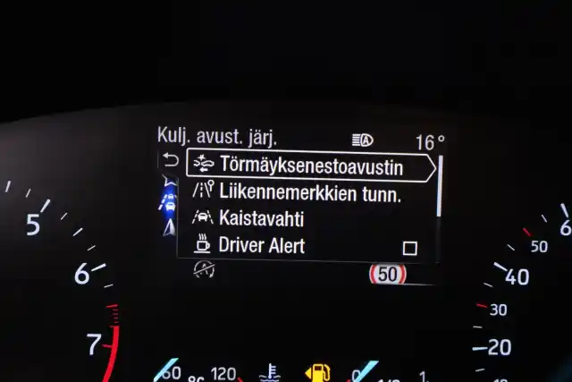 Valkoinen Viistoperä, Ford Focus – IOK-481